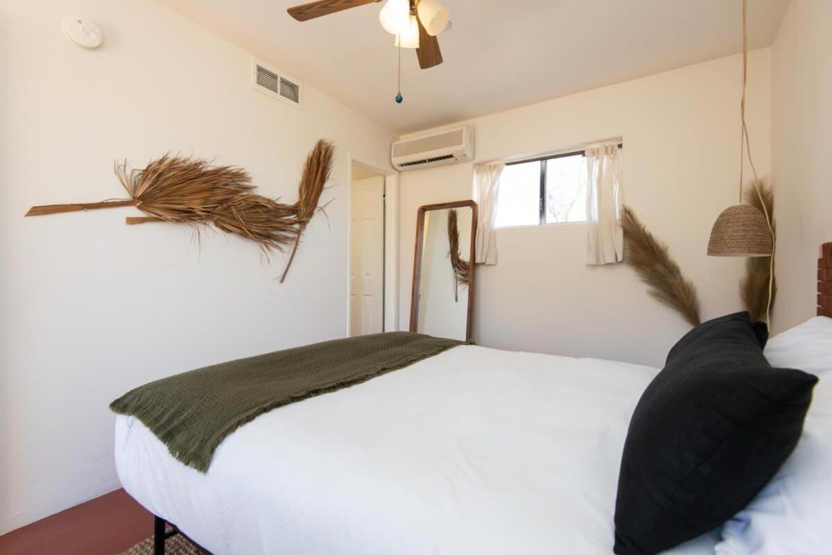 Renovated Lodge - Room 3 With Pool Access Joshua Tree Bagian luar foto