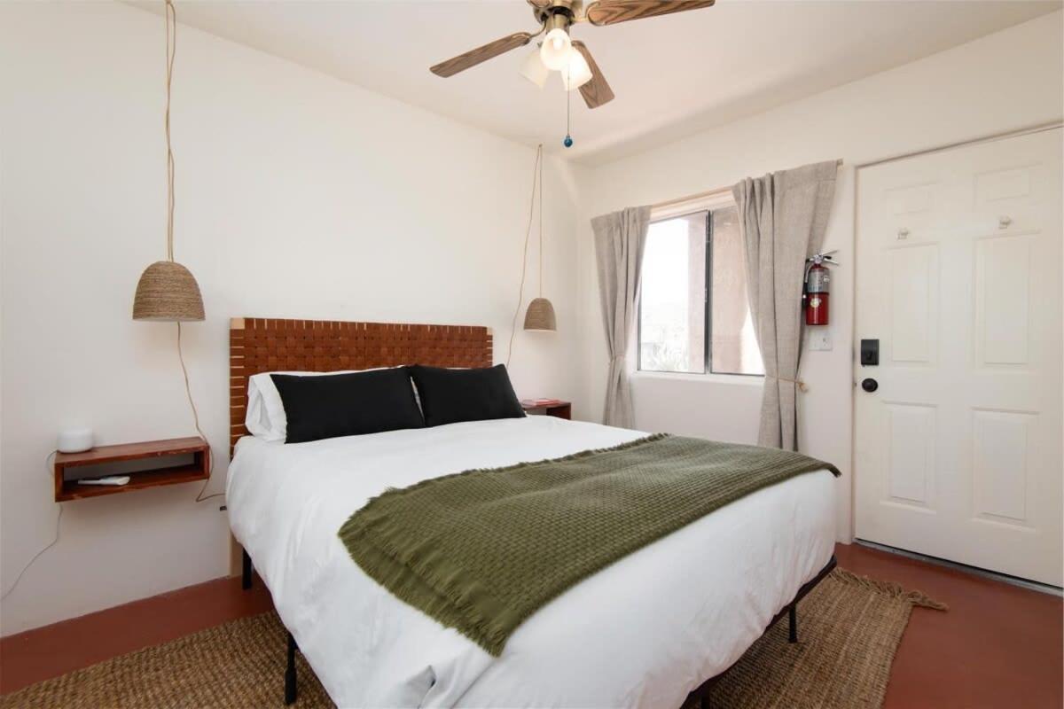 Renovated Lodge - Room 3 With Pool Access Joshua Tree Bagian luar foto