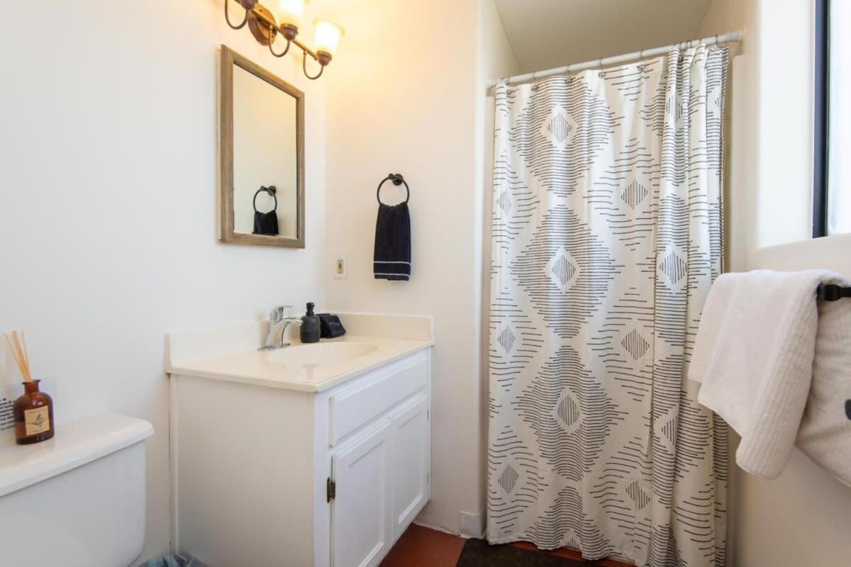 Renovated Lodge - Room 3 With Pool Access Joshua Tree Bagian luar foto