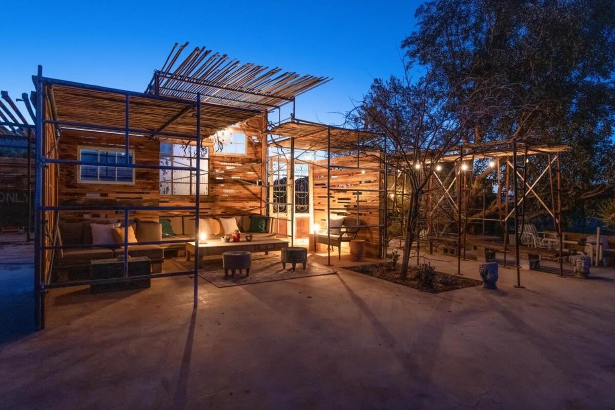 Renovated Lodge - Room 3 With Pool Access Joshua Tree Bagian luar foto