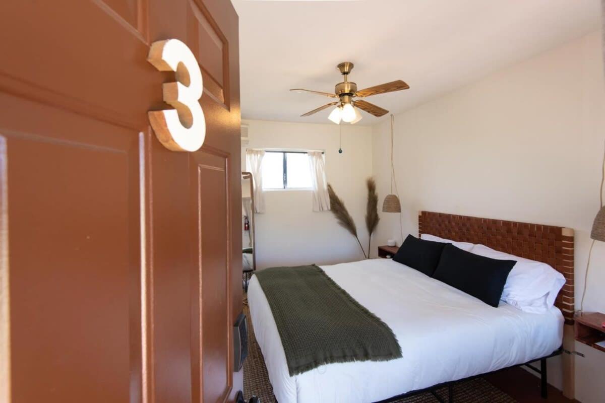Renovated Lodge - Room 3 With Pool Access Joshua Tree Bagian luar foto