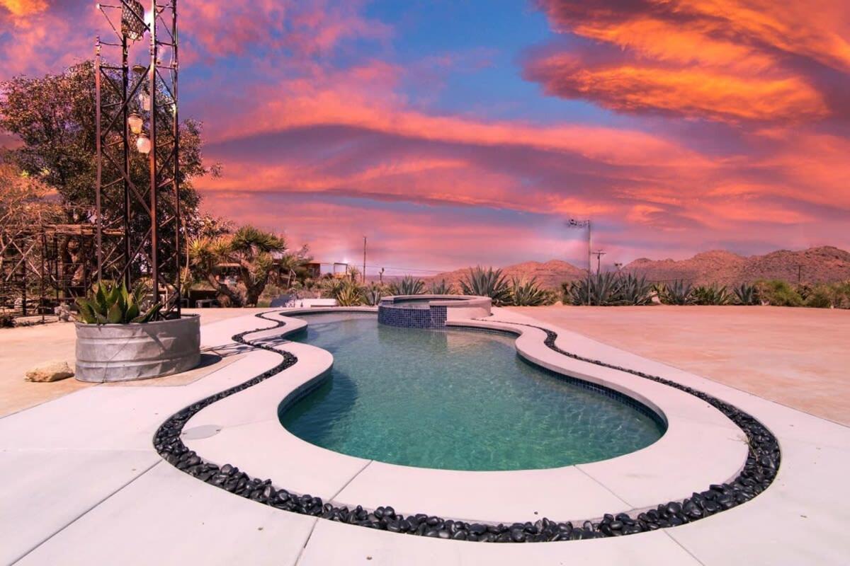 Renovated Lodge - Room 3 With Pool Access Joshua Tree Bagian luar foto