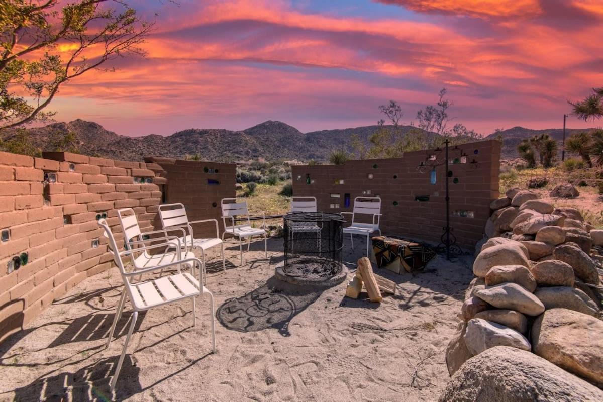 Renovated Lodge - Room 3 With Pool Access Joshua Tree Bagian luar foto